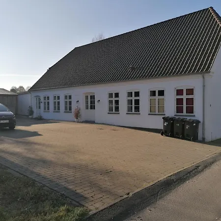 House On Vellingtoft In Kvaers *